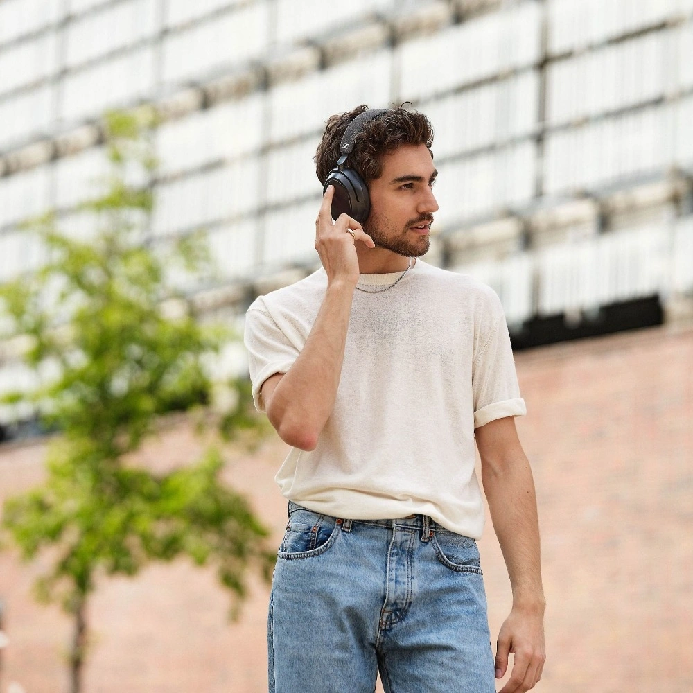 Беспроводные наушники Sennheiser Momentum 4, Black (M4AEBT). Фото 8