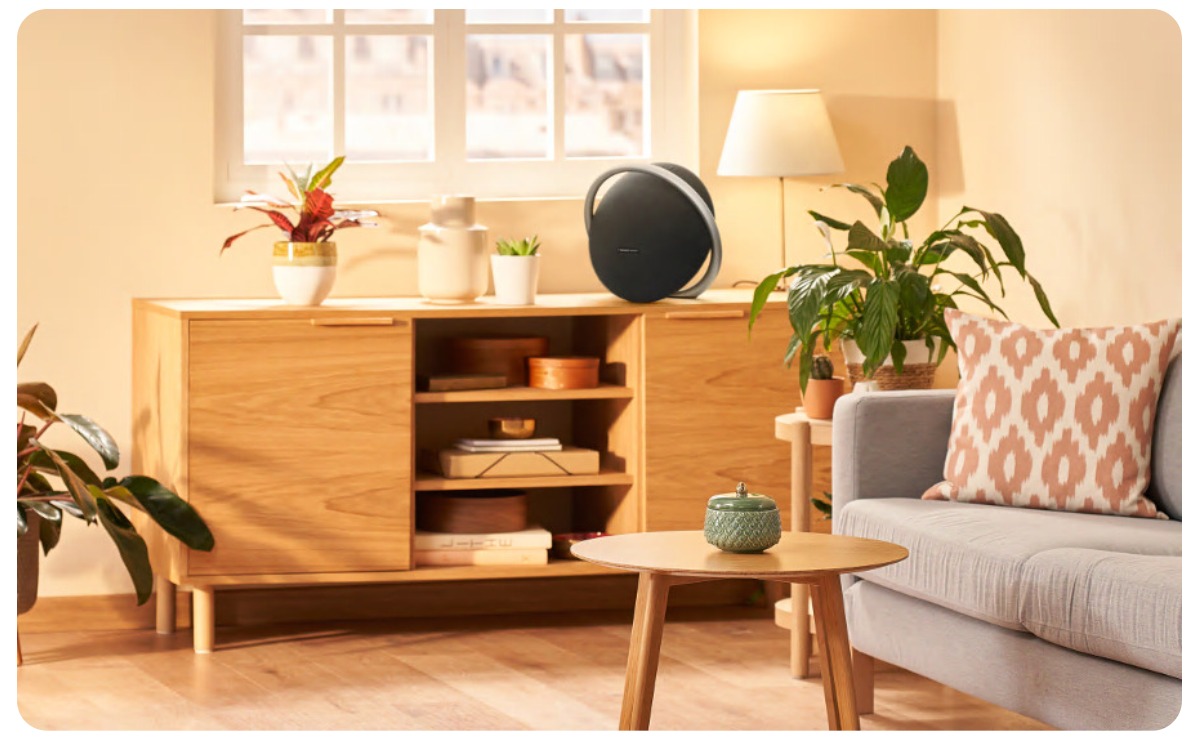 Harman-Kardon-Onyx-Studio-8-02